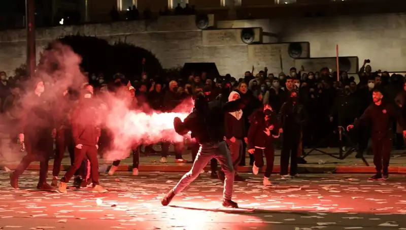 Yunanistan'da Hükümete Gensoru: Atina Sokaklarında Yükselen Protesto Sesleri