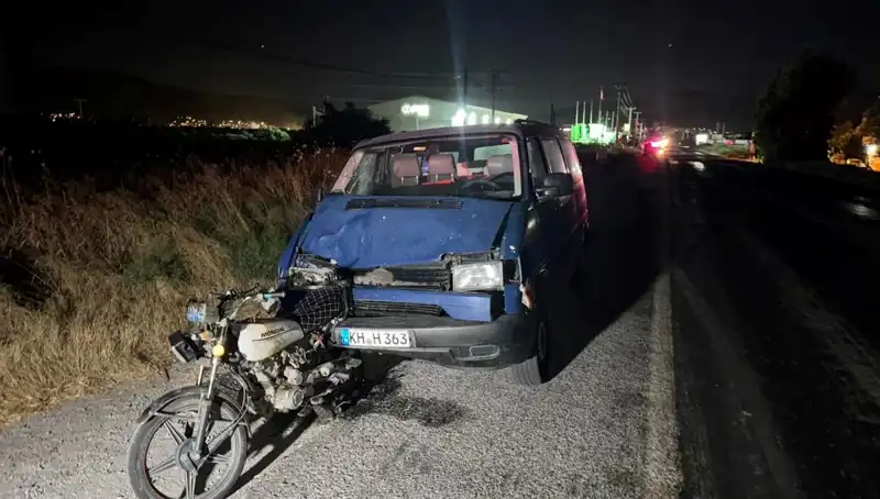 Söke'de Minibüsün Motosiklete Çarpması Sonucu 3 Kişi Yaralandı