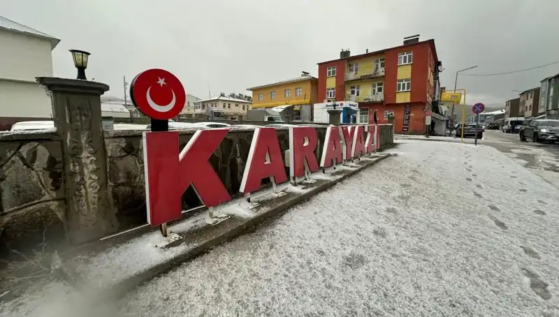 Temmuzda Aniden Gelen Kar Yağışı Sürücüleri Şaşırttı