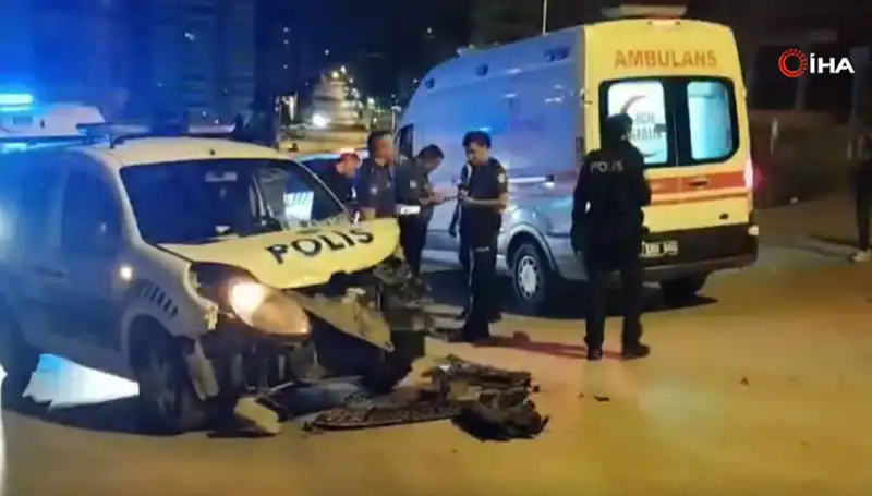 Ankara'da Hafif Ticari Araç, Polis Aracına Çarptı: Olayın Ayrıntıları