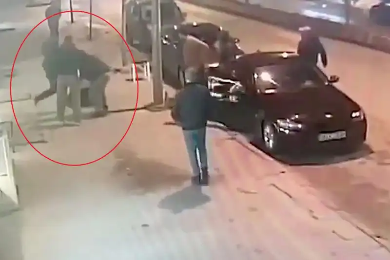 Park Yerinde Bacak Kıran Kavga: Üç Kişi Saldırdı!