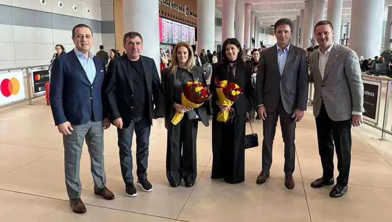 Hagi ve Popescu, İstanbul’da Futbol Severlerle Buluşuyor!