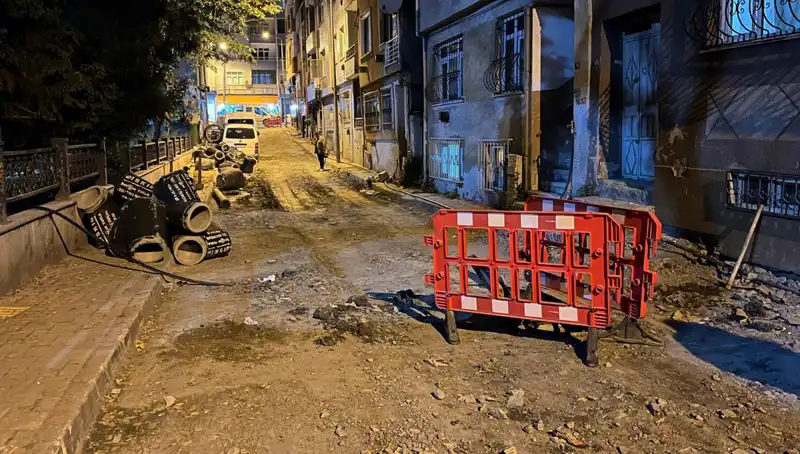 Bayrampaşa’da Altyapı Çalışmaları Sırasında Rögar Kapağı Patladı!