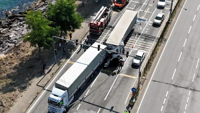 Karadeniz Sahil Yolu'nda Şok Eden Zincirleme Kaza: TIR Şoförü Hayatını Kaybetti