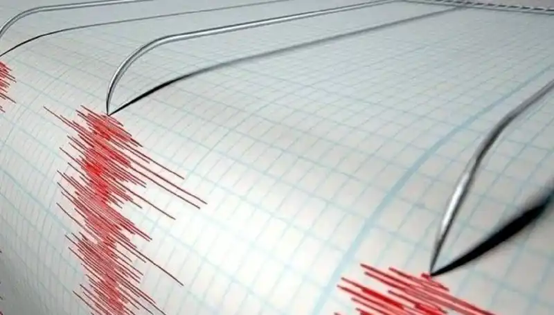 Ege Denizi'nde Beklenmedik Deprem: 3.5 Büyüklüğünde Şok Yaşandı
