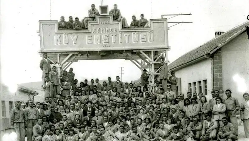 17 Nisan: Türkiye'de Köy Enstitüleri'nin Tarihçesi ve Önemi