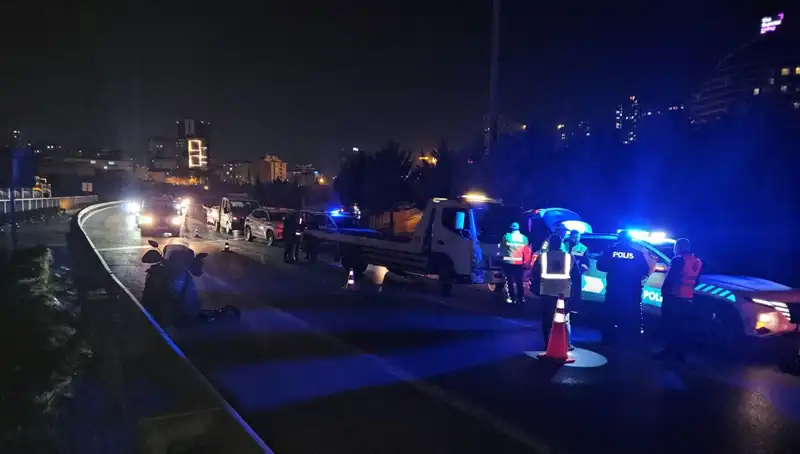 TEM Otoyolu'nda Yatan Kişiyi Sürükleyen Skandal Kaza