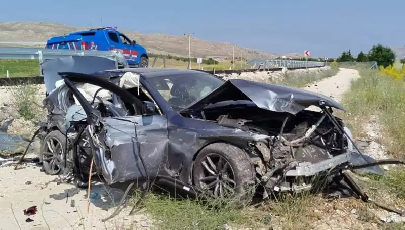 Sivas’ta Çifte Trafik Kazası: 9 Kişi Yaralandı, Detaylar Şok Edici!
