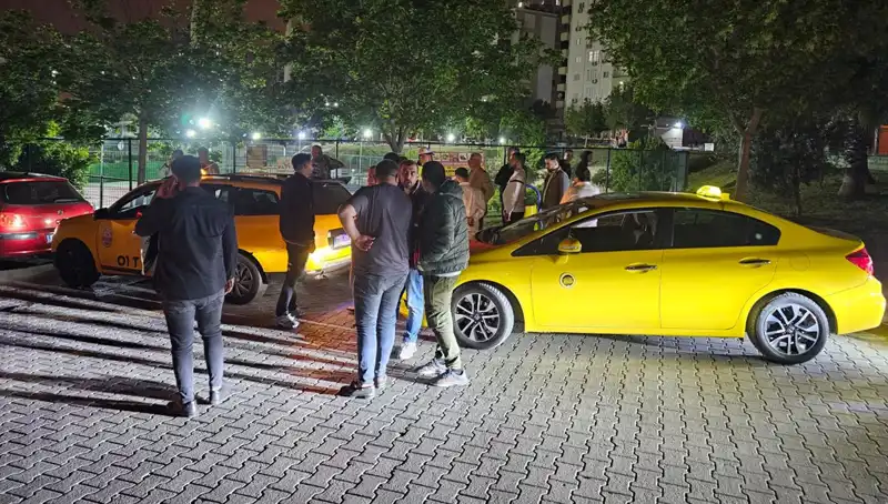Adana'da Korsan Taksi Gerginliği: Taksici Bandoları Arasındaki Çatışma