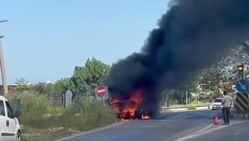 Çarşaf Yüklü Kamyonet Kısa Sürede Alev Topuna Dönüştü!