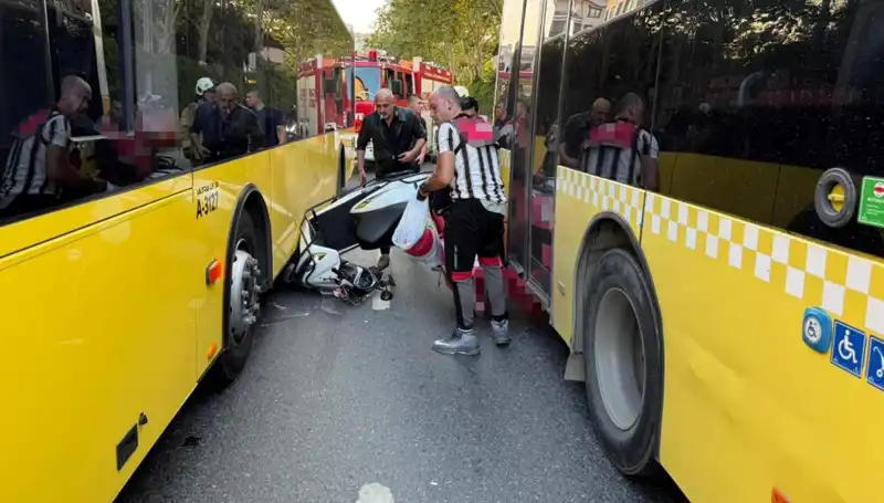 Motosiklet İETT Otobüslerinin Arasına Sıkıştı: Olayın Perde Arkası