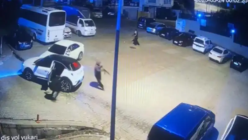Kağıthane’de Maskeli Saldırganlardan Kanlı Korku: Kalaşnikovlu Saldırı