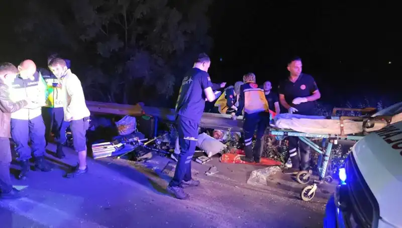 Minibüs Kazasında Yolcuların Hayatta Kalma Mücadelesi