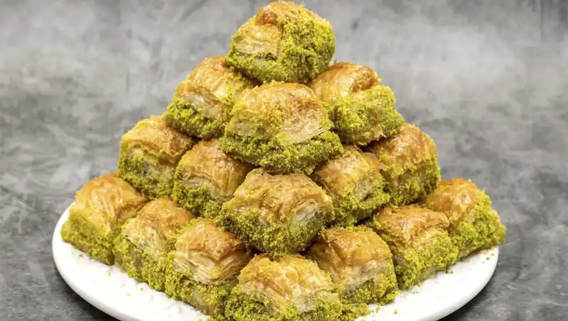 Baklavadan Bakteri Çıktı: Sağlık Uzmanı Hayati Uyarılarda Bulundu