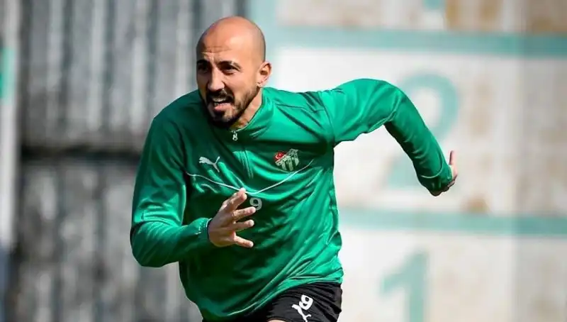 Türkiye'nin Yıldız Futbolcusu 2. Lig'e Adım Atmaya Hazır!