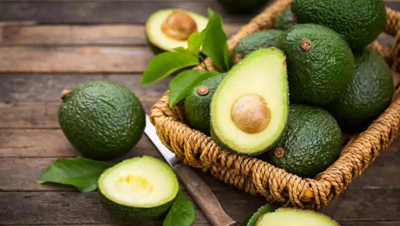 Avokado: Sağlıklı mı, Zararlı mı? Gerçekler ve Yanlış Bilgiler