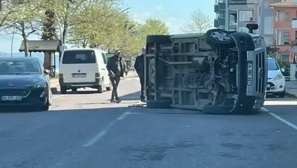 Otomobile Çarpan Araç Yan Yattı: Kaza Anında Görülen Manzara Şok Edici!