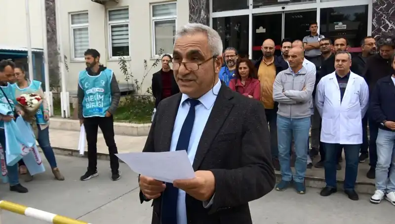 Antalya'da Doktora Saldırı: Sağlık Çalışanları İş Bıraktı, Protestolar Yükseliyor