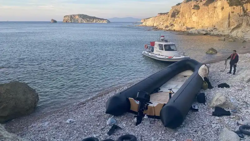 İzmir'de Gizlenmiş 38 Düzensiz Göçmen Yakalandı, Yüzlerce Hayat Kurtarıldı