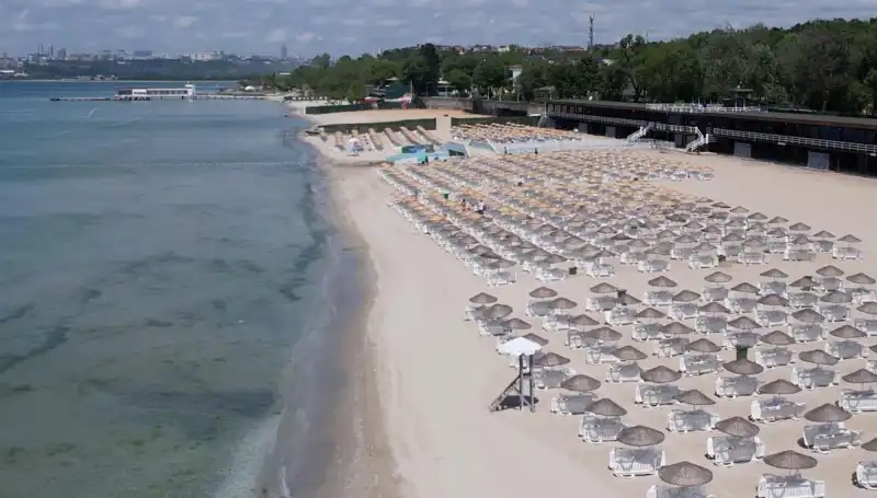 İstanbul Plajlarında 2025 Ücretleri Belirlendi: Sarıyer, Florya ve Adalar Neler Sunuyor?
