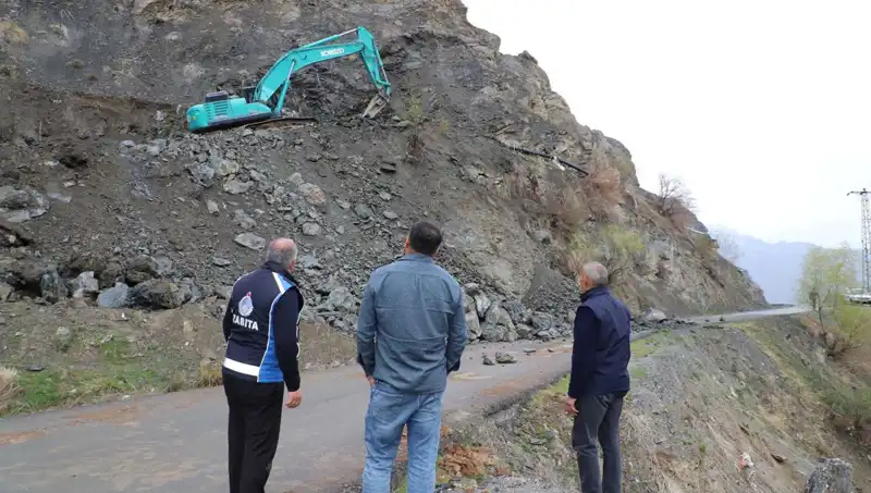 Hakkari'de Kaya Düşmelerini Önlemeye Yönelik Yeni Çalışmalar Başlatıldı