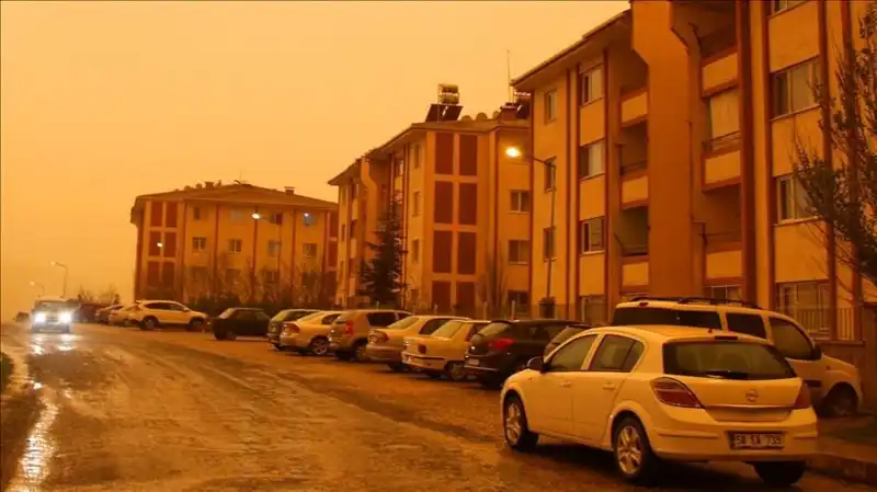 Meteoroloji Uyardı: Çöl Tozu ve Sağanak Yağış Çamur Yaratacak!
