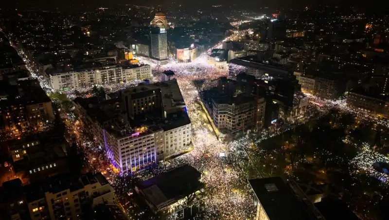 Sırbistan'da Öğrenci Protestoları: Belgrad Sokaklarında Büyük Gösteri Gerçekleşti
