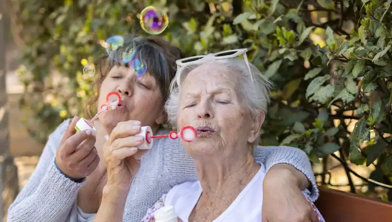 100 Yaşındaki İki Kadından Uzun Yaşamanın Şifreleri: Diyet ve Egzersiz Unutuldu!