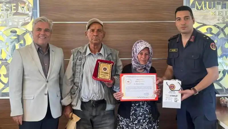 Evinin Jandarmaya Bağışlanmasıyla Duygusal Bir Hikaye Yazdılar