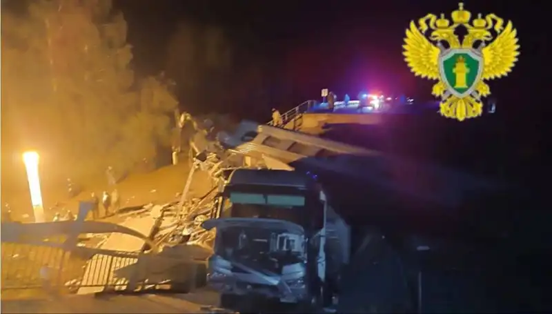 Rusya'daki Köprü Çökmeleri ve Raydan Çıkan Trenler: 7 Kayıp, Çok Sayıda Yaralı