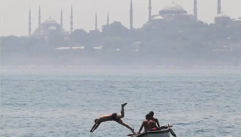 Türkiye'yi Saracak Aşırı Sıcaklar: 44 Dereceler Kapıda!