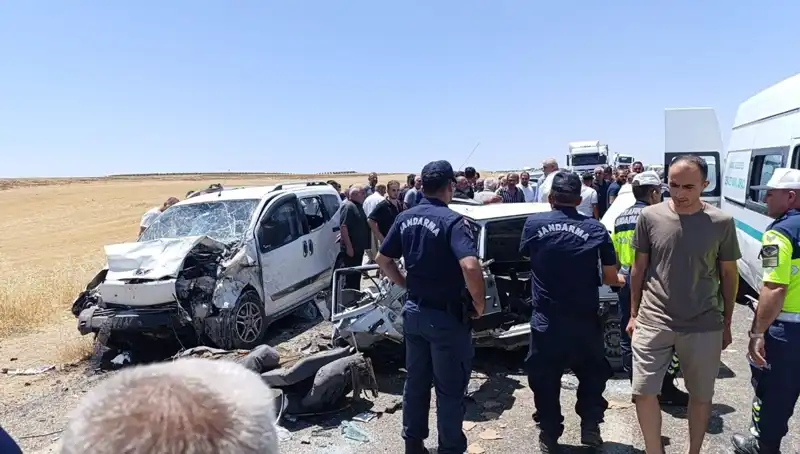 İzmir'de Faciaya Yol Açan Trafik Kazası: 4 Ölü, 1 Yaralı