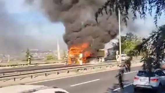 D-100 Karayolu'nda TIR Yangını Trafiği Felç Etti: Olay Anı ve Sonrası