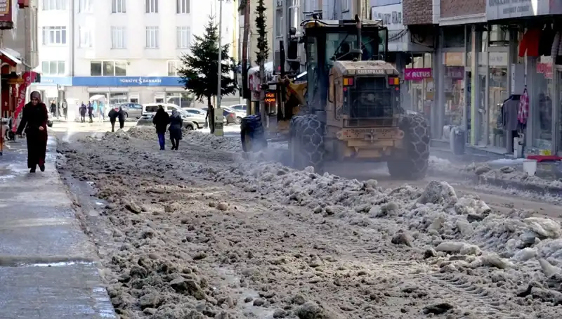 Sarıkamış’ta Kar ve Buz Temizliği: Kış Turizmine Hazırlık