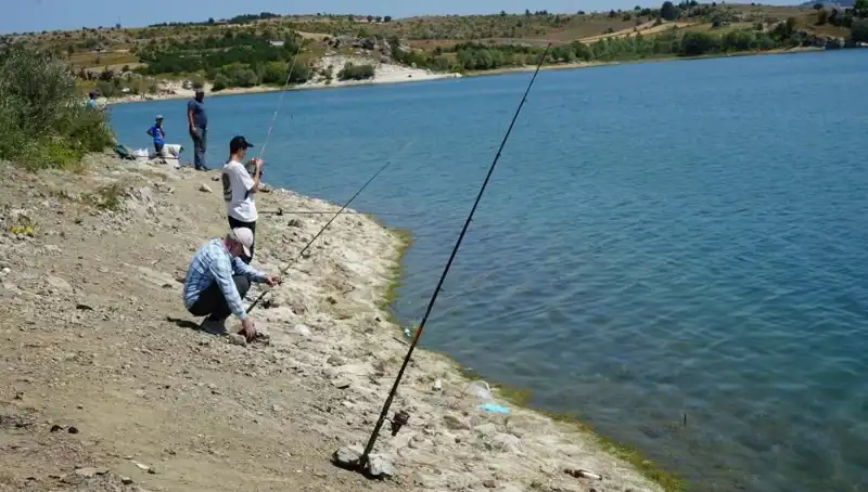 Kafesler Patladı! Baraj Kenarına Akın Edenlerin Sebebi Nedir?
