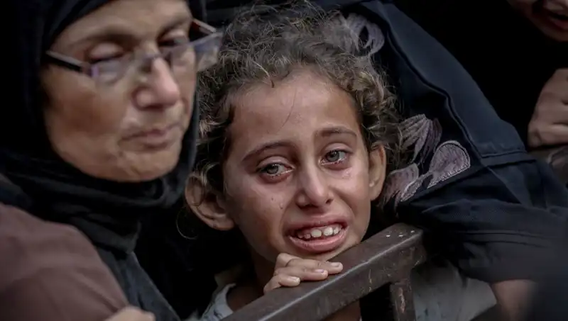 Gazze’de Savaşın Gölgesinde Açlık: İsrail Askerleri Yemekleri Toprağa Gömüyor