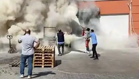AVM Deposunda Yangın Paniği: Hafta Sonu Kaos Yaşandı