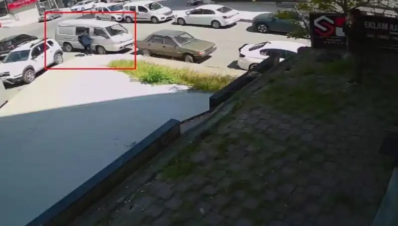 Aracını Çalmak İsteyen Hırsızı Suçüstü Yakaladı: Olayın Detayları Şoke Ediyor!