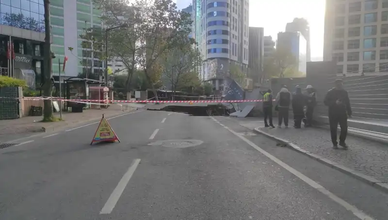 Sarıyer'de Yol Çökmesi: Başka Bir Krizin Eşiğindeyiz!