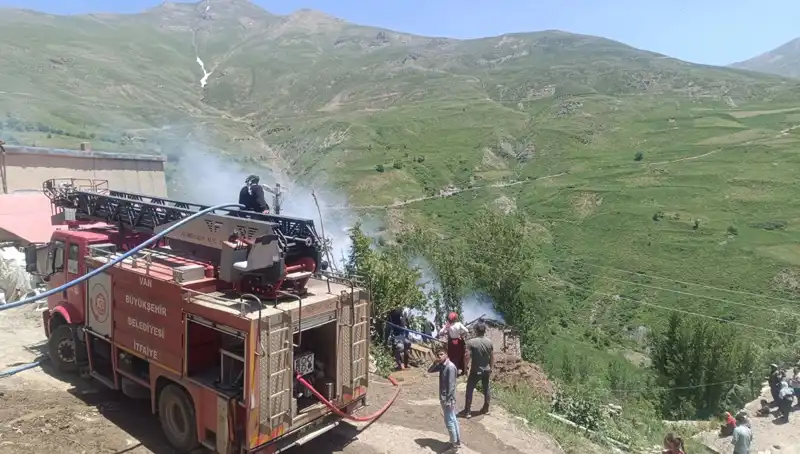Van'da Evde Çıkan Yangın: Küçük Bir Çocuğun Ölümü Üzüntü Yarattı