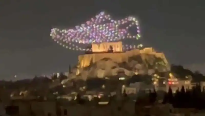 Akropolis'te Drone ile Yapılan Reklam Uygulamasına Soruşturma Başlatıldı