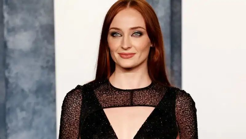 Sophie Turner’a Yunan Mitolojisi İle İlgili Yorum Yanıtı: 'Beni Kızdırdı!'