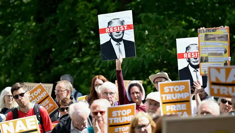 Donald Trump İskoçya’da Golf Oynarken Protestoya Maruz Kaldı