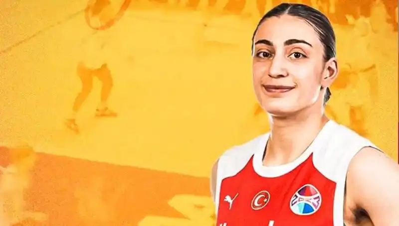 Galatasaray'dan Transfer Hamlesi: Üç Yıldızla Yeni Sözleşme İmzalandı