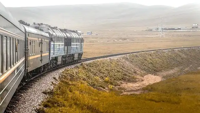 Pensilvanya'da Korkunç Tren Kazası: Raylar Üzerindeki 3 Kişiye Çarpma Anı