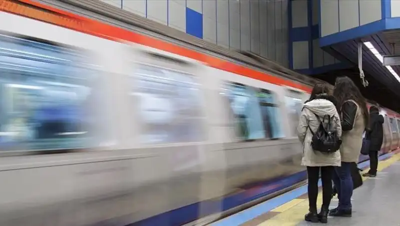İstanbul'da 1 Mayıs Kutlamaları: Metro ve Metrobüs Seferleri Yeniden Başladı mı?