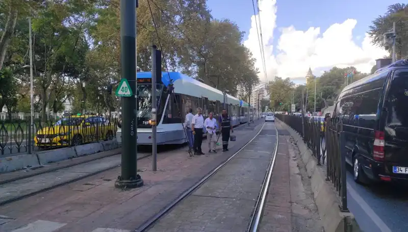 Beyoğlu'nda Tramvay Faciası: Yayaya Çarpma Anı Korkuttu
