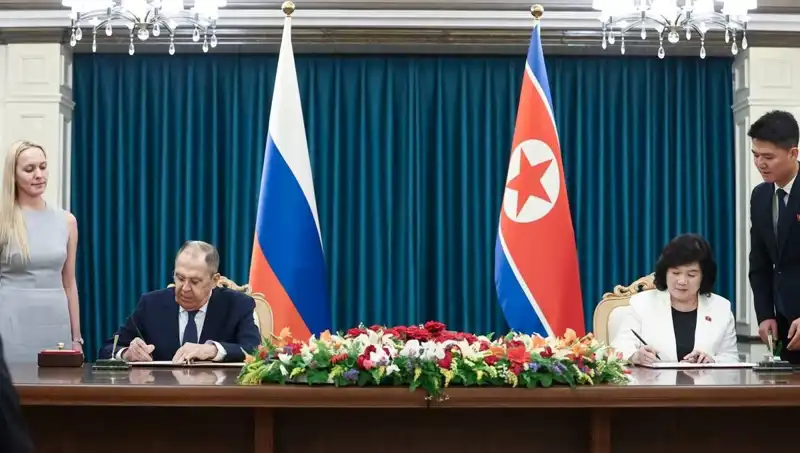 Rusya ve Kuzey Kore Arasında Stratejik Görüşme: Lavrov'un Önemli Temasları