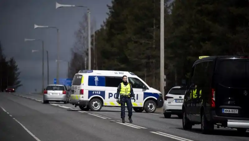 Finlandiya’da Okulda Bıçaklı Saldırı: 3 Öğrenci Yaralı, Şüpheli Gözaltında