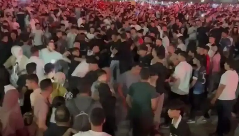 Konserde Bıçaklı Kavga: Kavganın Ardında Yatan Nedenler ve Sonuçlar